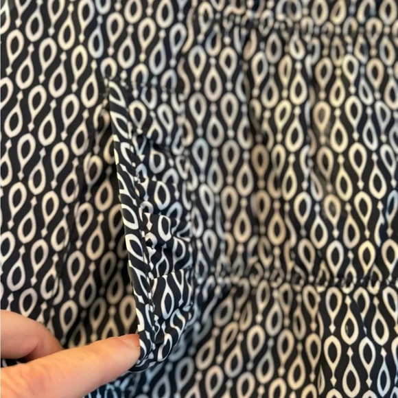 Christopher & Banks Size Small Zippered Vest with pockets, Navy and White. - Picture 4 of 5